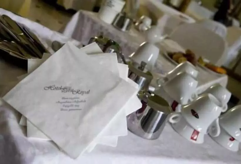 Отель Petit Royal