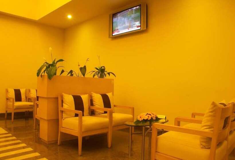 فندق Radha Hometel