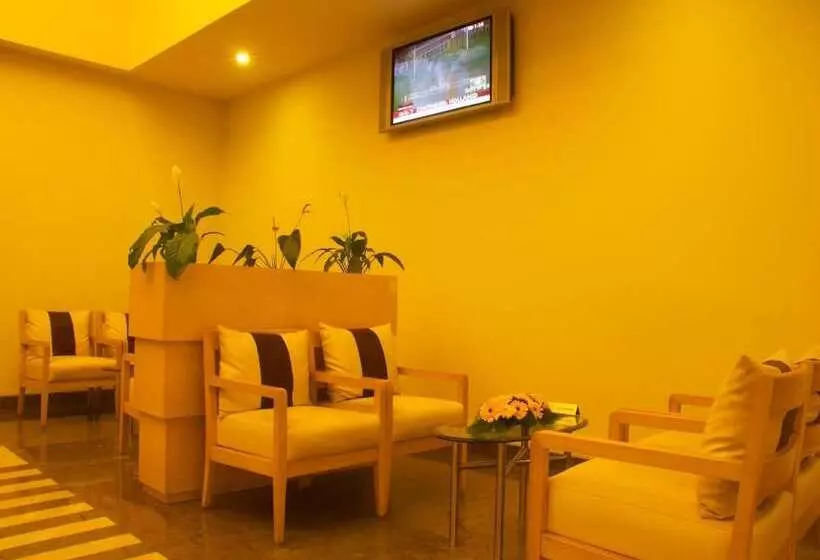 酒店 Radha Hometel