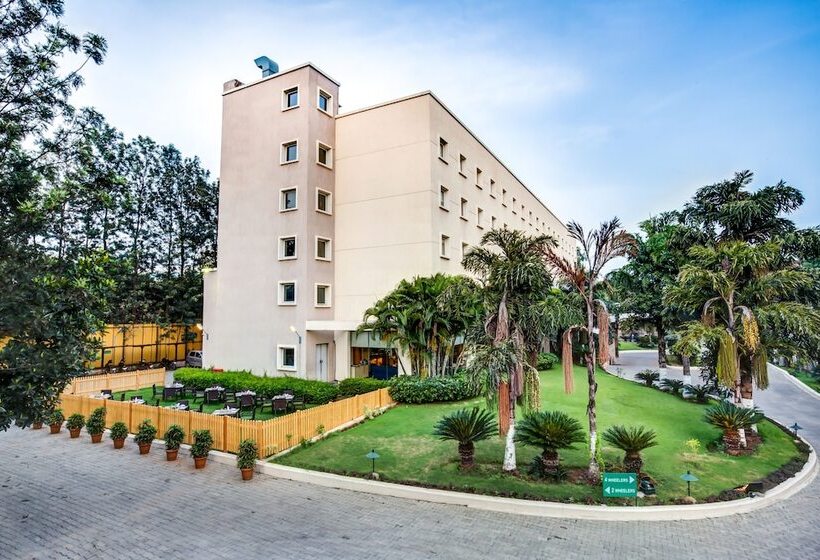 فندق Radha Hometel