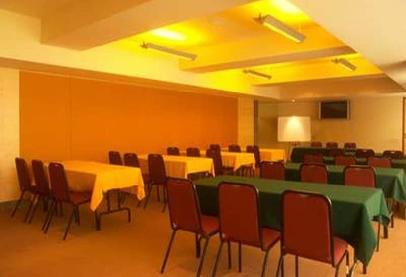 فندق Radha Hometel