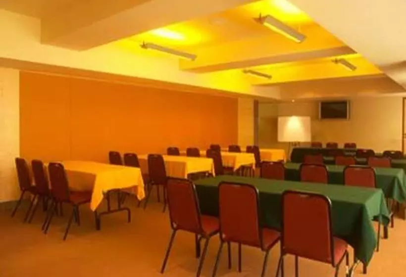 酒店 Radha Hometel