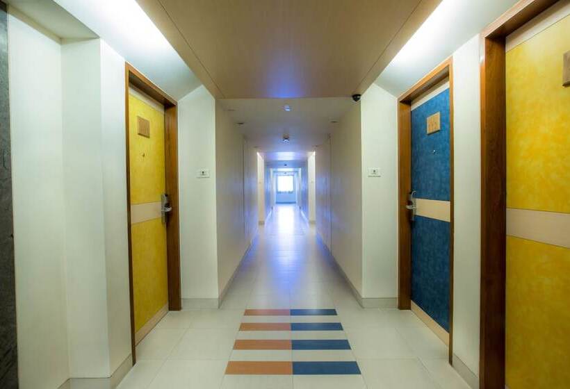 فندق Radha Hometel