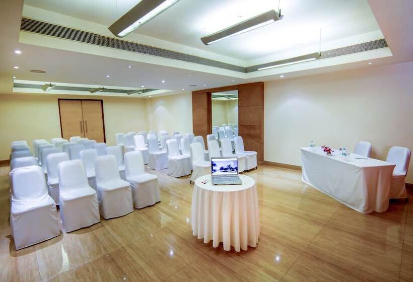 فندق Radha Hometel