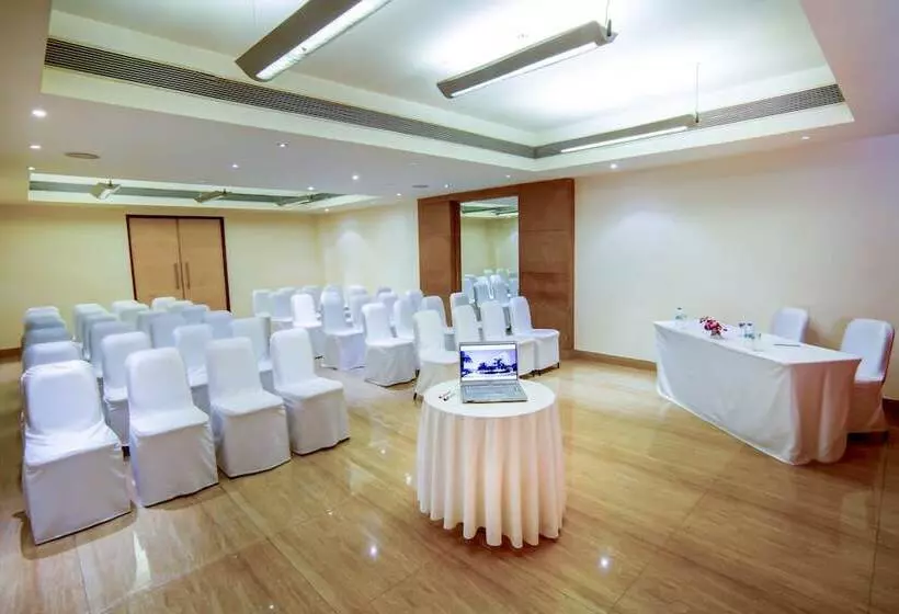 酒店 Radha Hometel