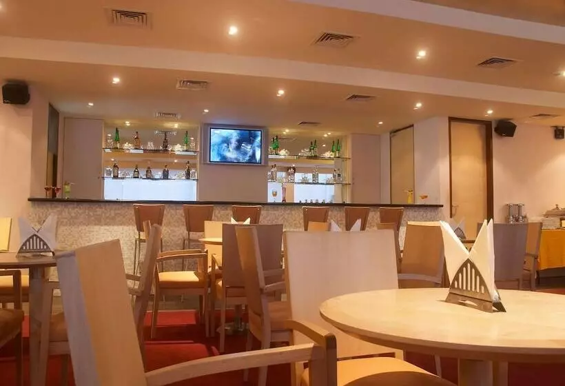 酒店 Radha Hometel