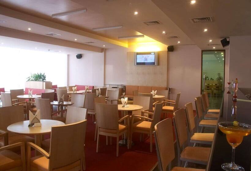 فندق Radha Hometel