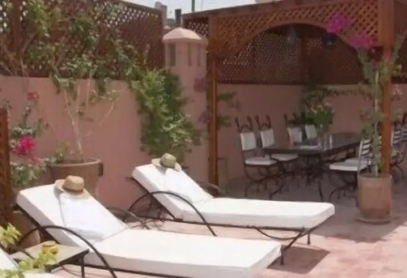 هتل Riad Petit Karmela