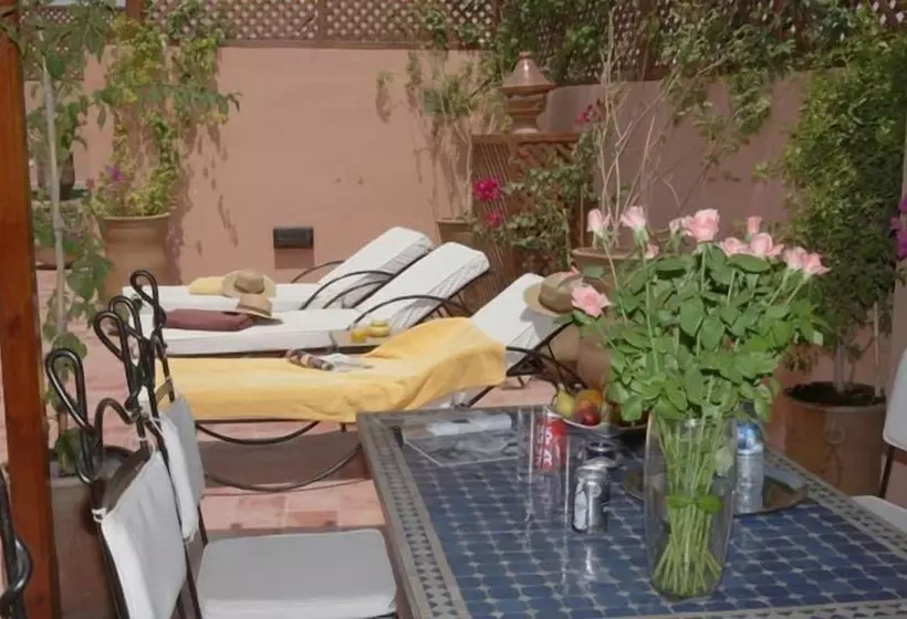 هتل Riad Petit Karmela