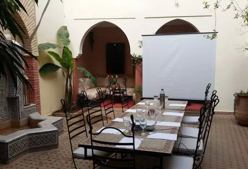 هتل Riad Petit Karmela