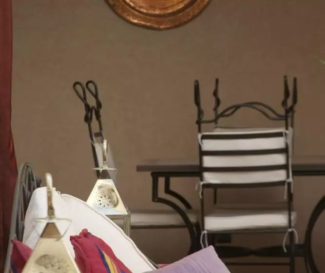 هتل Riad Petit Karmela