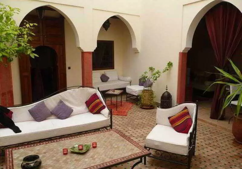 هتل Riad Petit Karmela