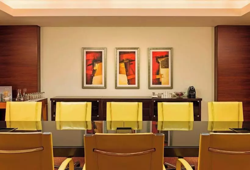 هتل The Westin Dubai Mina Seyahi Beach Resort And Waterpark