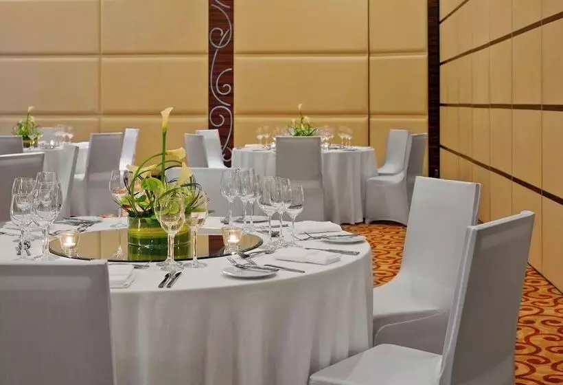 هتل The Westin Dubai Mina Seyahi Beach Resort And Waterpark