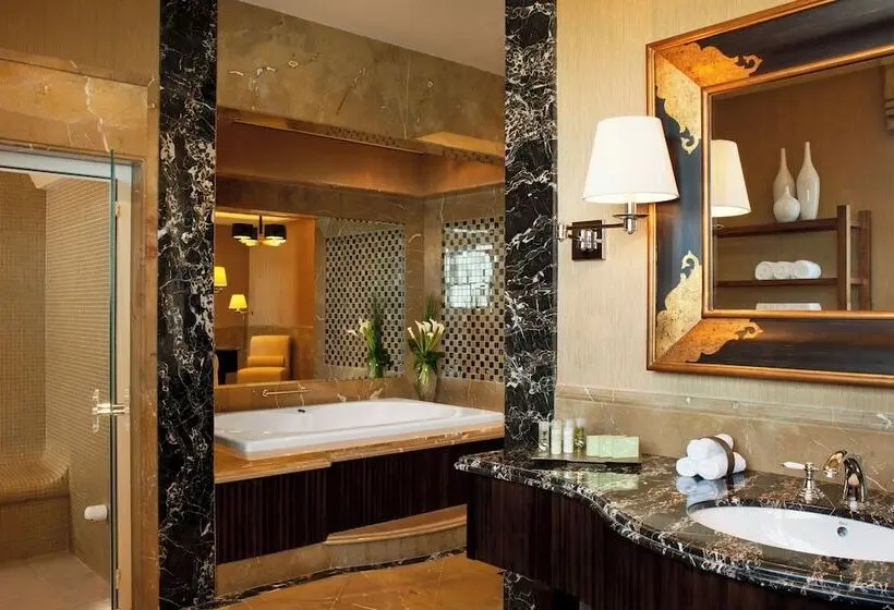 هتل The Westin Dubai Mina Seyahi Beach Resort And Waterpark
