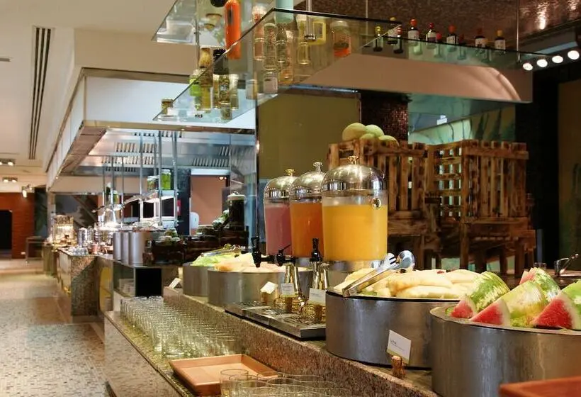 هتل The Westin Dubai Mina Seyahi Beach Resort And Waterpark