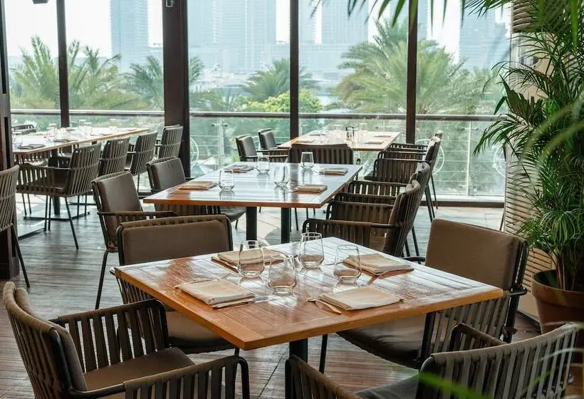 هتل The Westin Dubai Mina Seyahi Beach Resort And Waterpark