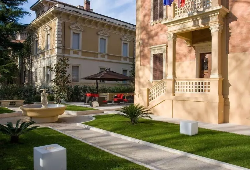 Boutique Hotel & Spa Villa Dei Platani