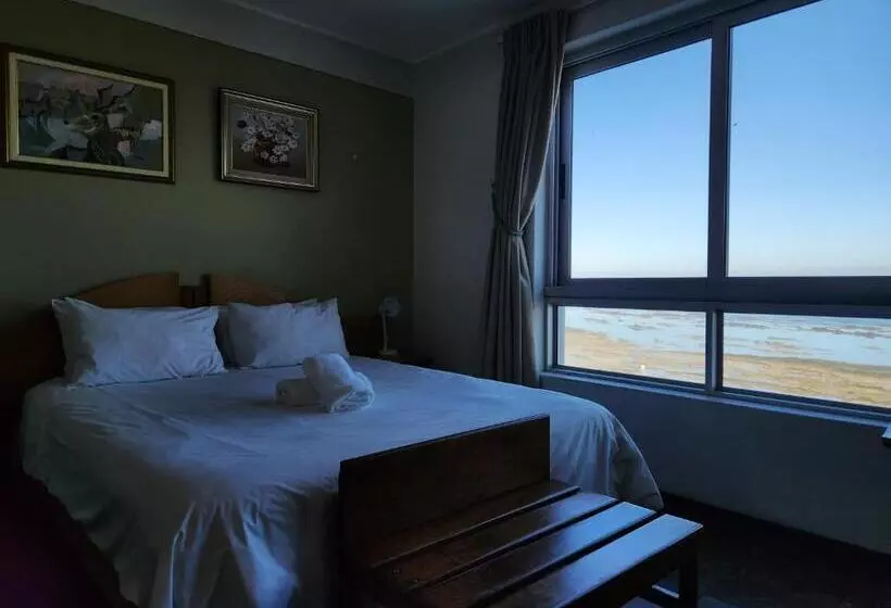 Hotelli False Bay Inn