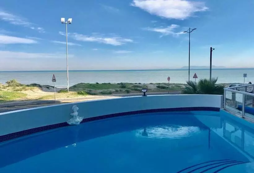 Hotelli False Bay Inn