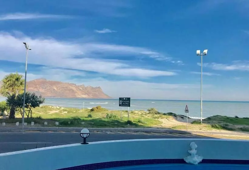 Hotelli False Bay Inn