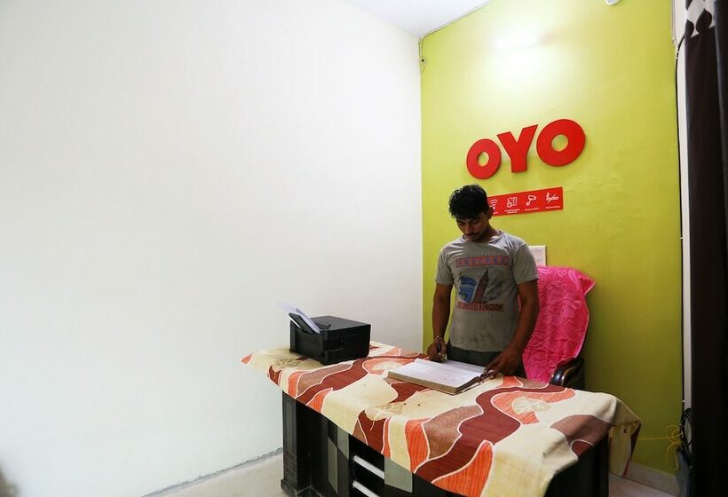 Hotel Oyo 49985 Singh
