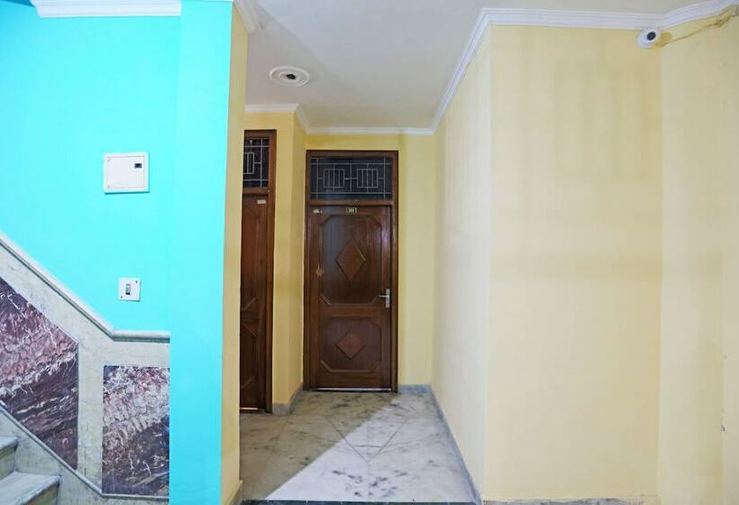 Hotel Oyo 49985 Singh