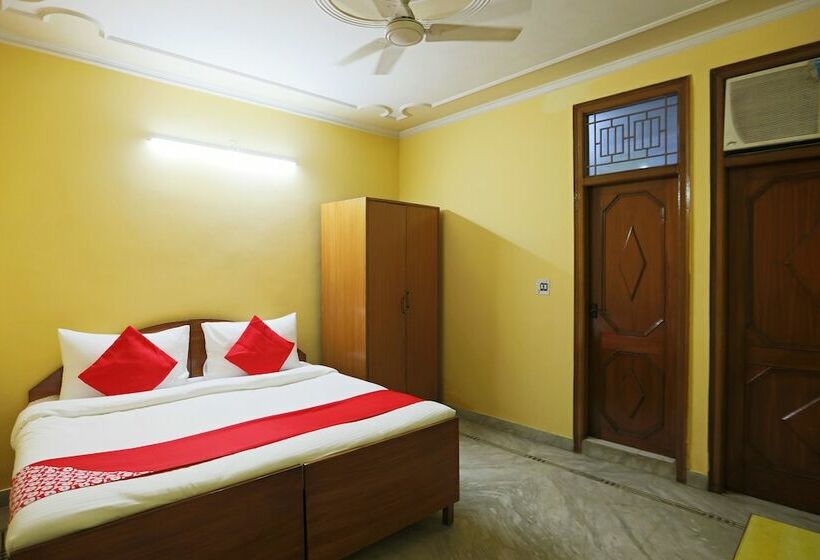 Hotel Oyo 49985 Singh