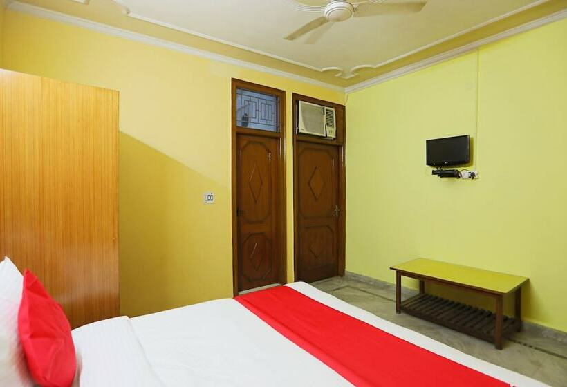 Hotel Oyo 49985 Singh