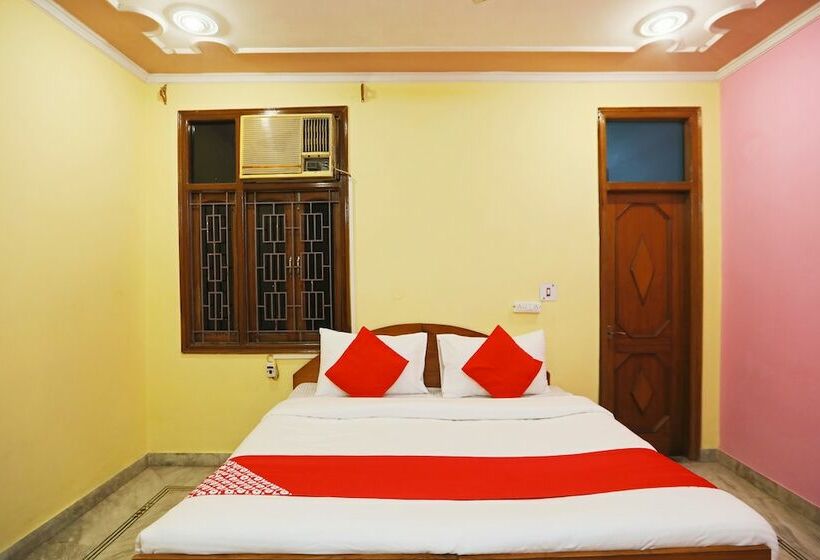 Hotel Oyo 49985 Singh