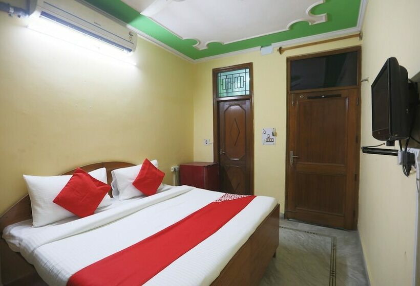 Hotel Oyo 49985 Singh