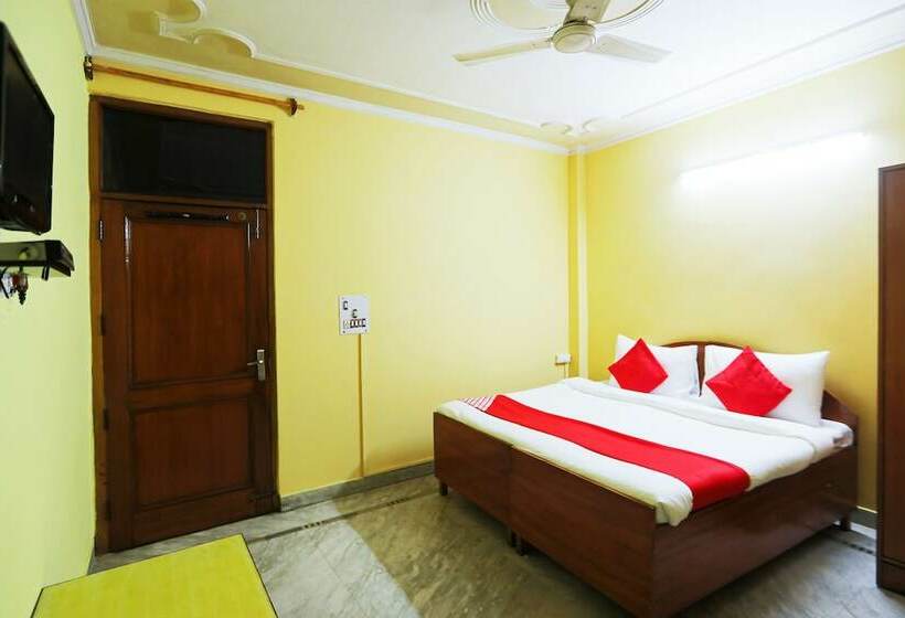 Hotel Oyo 49985 Singh