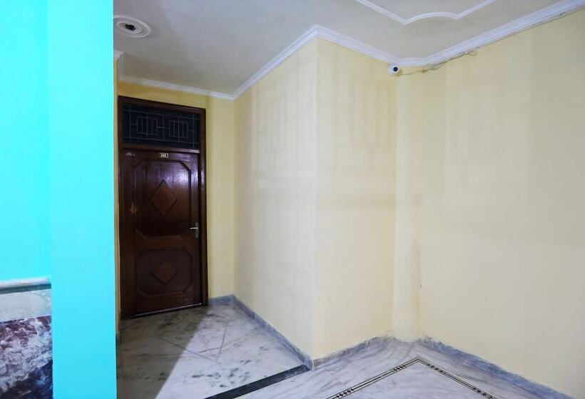 Hotel Oyo 49985 Singh