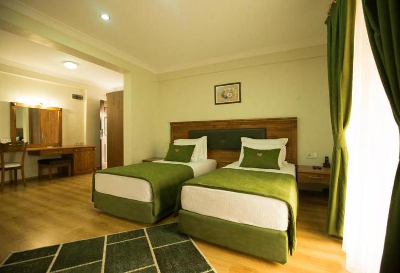 Отель Pi̇a Mya