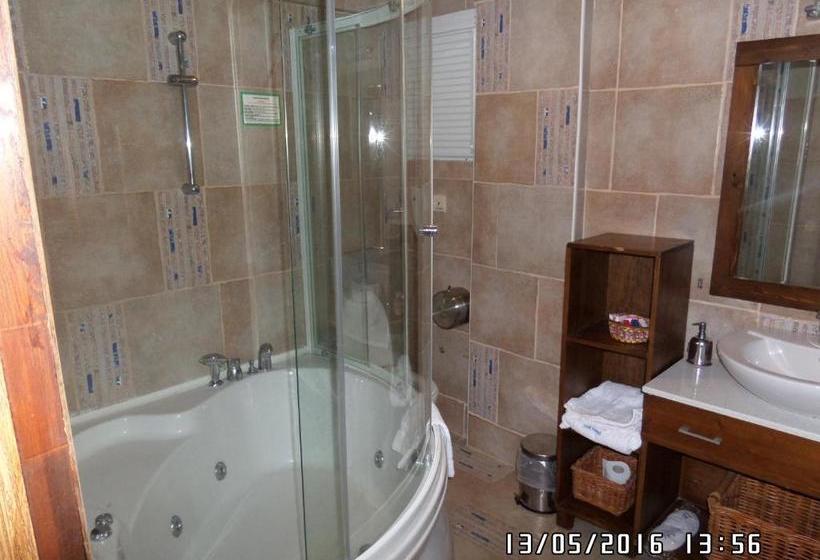 Отель Pi̇a Mya