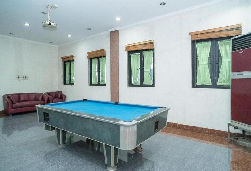 בית מלון כפרי Transit Nusa Indah Redpartner