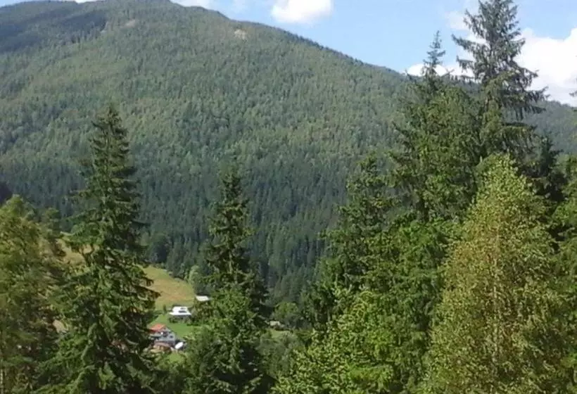 Majatalo Romashka Guest House