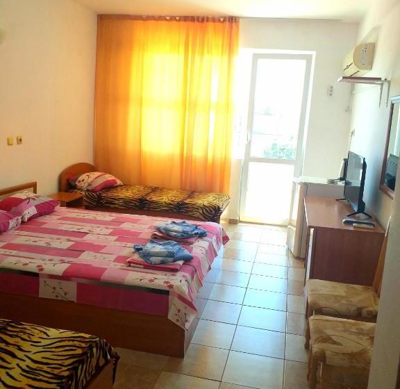 فندق Sani Family