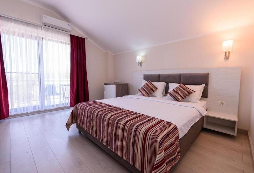 פנסיון Vila Iulia