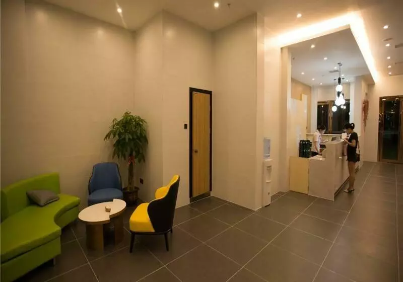 ホテル Greentree Inn Qinzhou East Railway Station