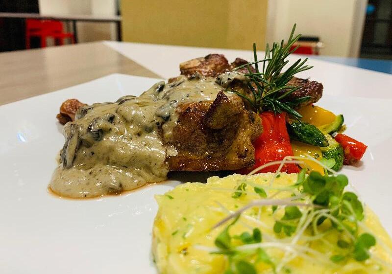 Отель Holiday Inn Lusaka, An Ihg