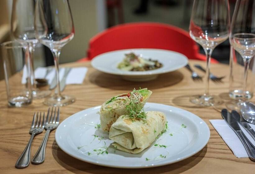 Отель Holiday Inn Lusaka, An Ihg