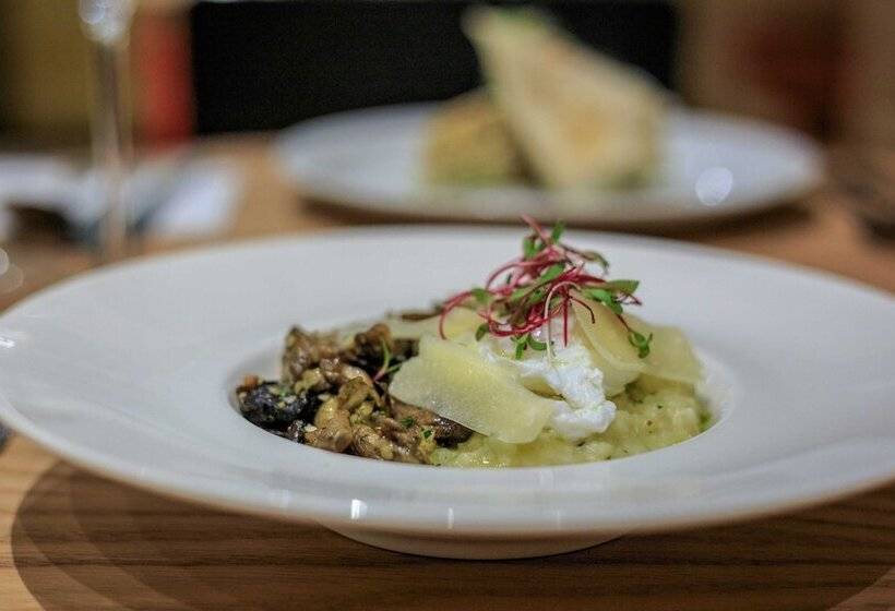 Отель Holiday Inn Lusaka, An Ihg