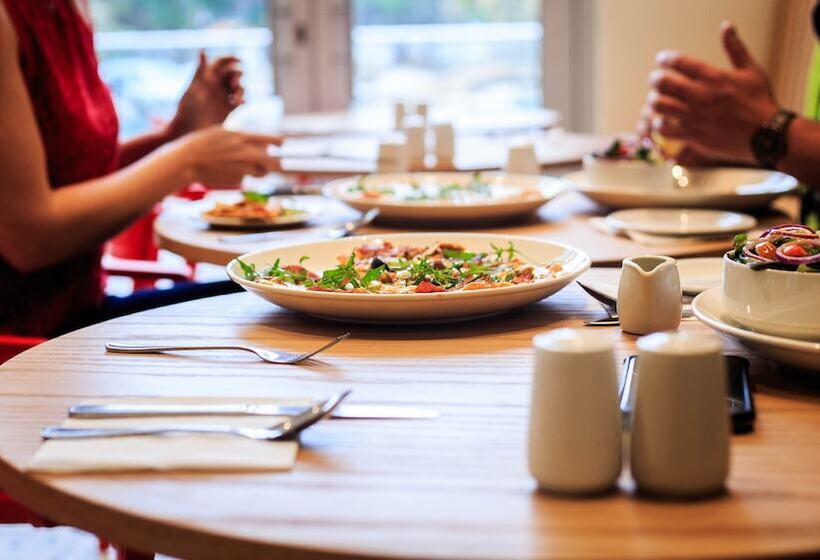 Отель Holiday Inn Lusaka, An Ihg