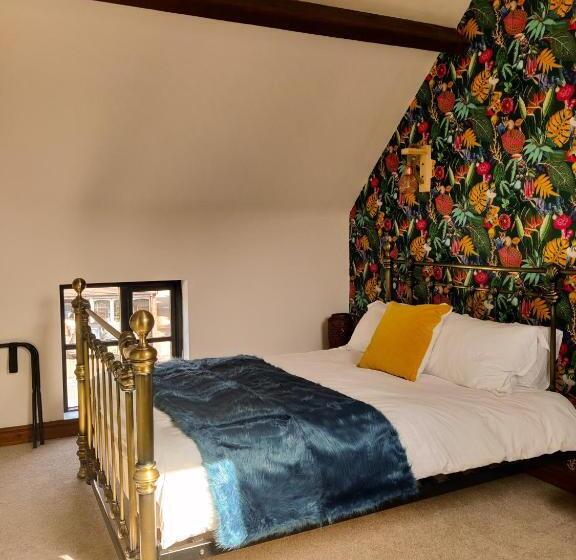 בית מלון כפרי White Horse Inn