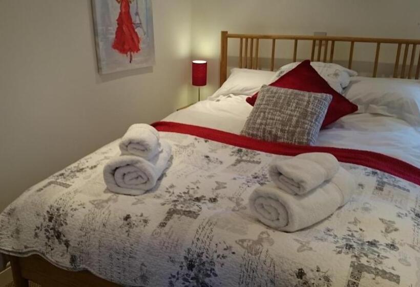 בית מלון כפרי White Horse Inn