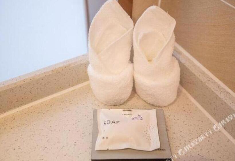 Lavande Hotels· Suizhou Wenfeng