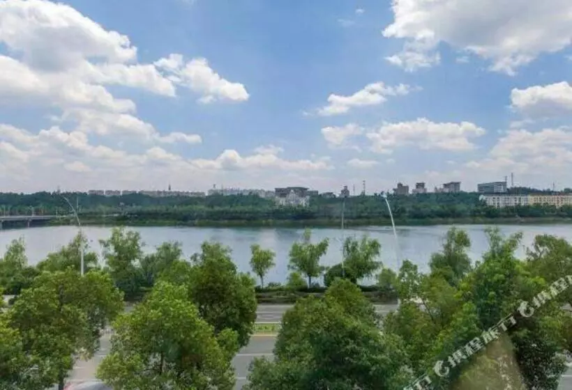 Lavande Hotels· Suizhou Wenfeng