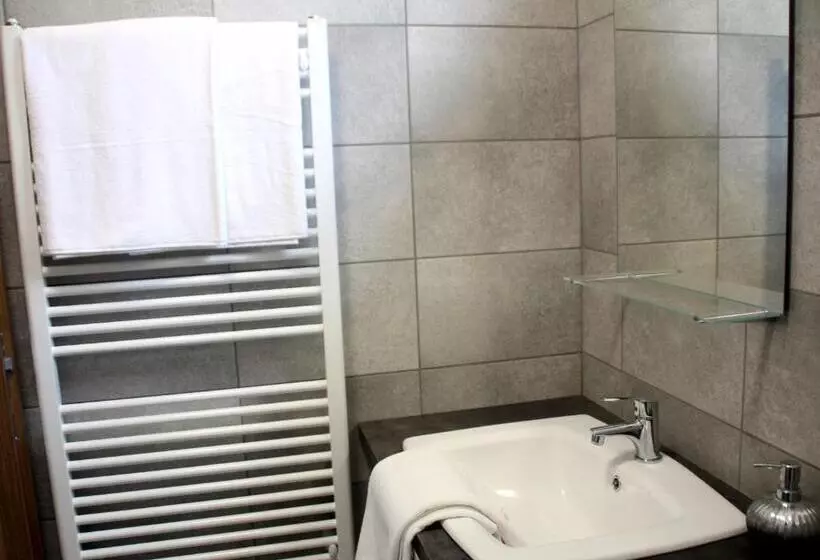 Aamiaismajoitus (B&B) Vecsési Rendezvényközpont és Panzió