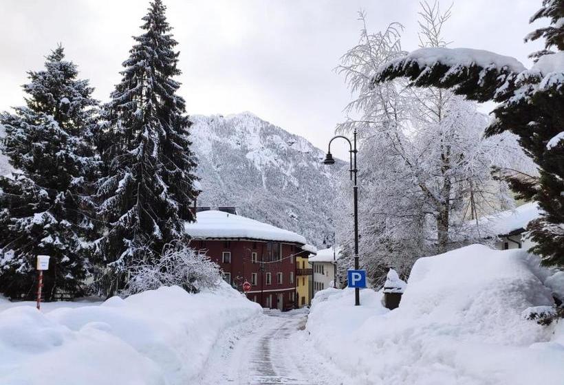 فندق Albergo Al Pino